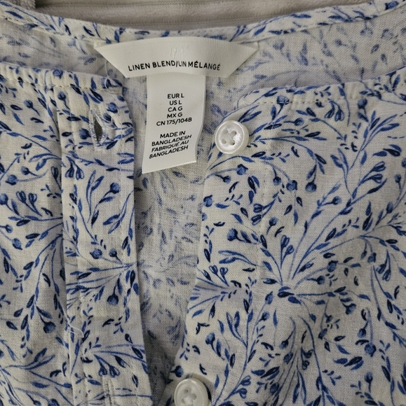 H&M Blue and White Floral Blouse. Size L. 3/4 Gathered Sleeves. - Picture 2 of 5